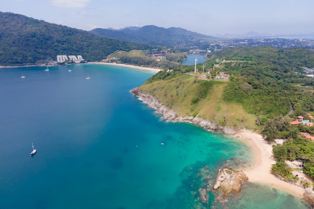 Vista aérea da ilha de Khai em Phuket, Tailândia