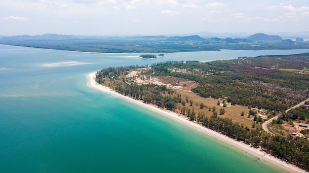 Vista aérea da ilha de Lanta noi e Lanta isaland ao sul da Tailândia Província de Krabi