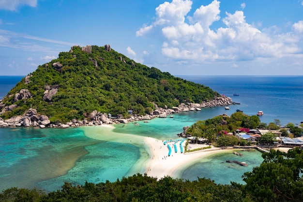 Vista aérea da ilha Ko Nang Yuan do ponto de vista, Koh Tao, Samui, Tailândia