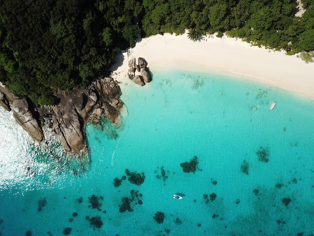 Foto vista aérea da ilha similan na tailândia