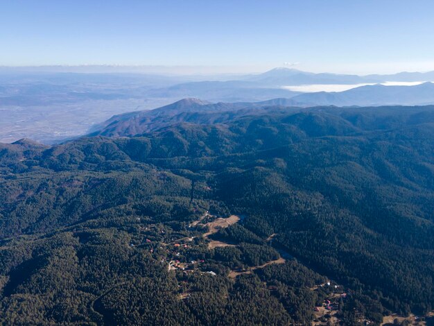 Foto vista aérea da montanha pirin perto do pico orelyak, na bulgária