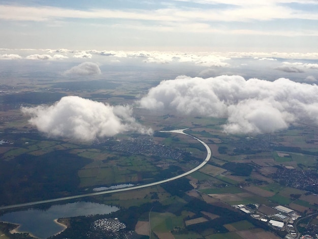 Vista aérea da paisagem contra o céu