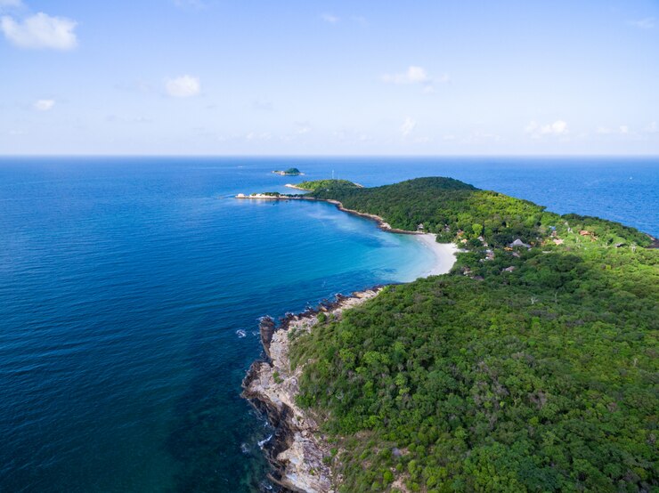 Foto vista aérea da paisagem em samed island, rayong, tailândia