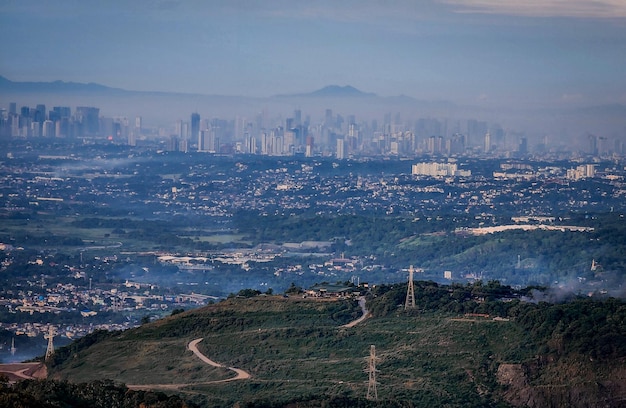 Vista aérea da paisagem urbana contra o céu