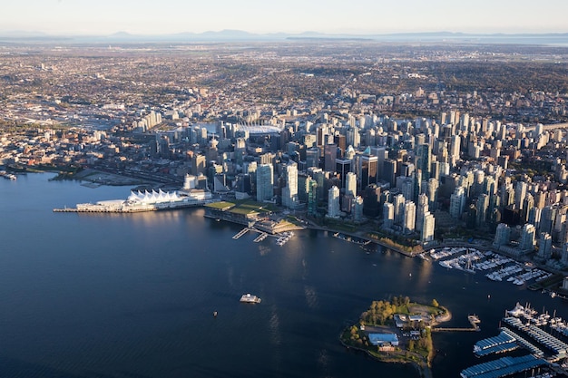 Vista aérea da paisagem urbana moderna do centro de Vancouver na costa oeste