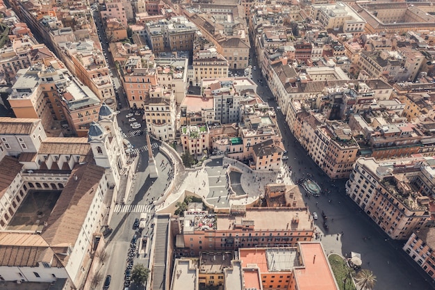 Vista aérea da piazza di spagna e da escadaria espanhola em roma