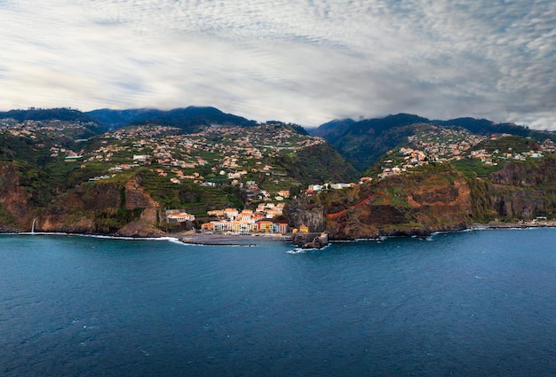 Vista aérea da Ponta do Sol na ilha da Madeira Portugal