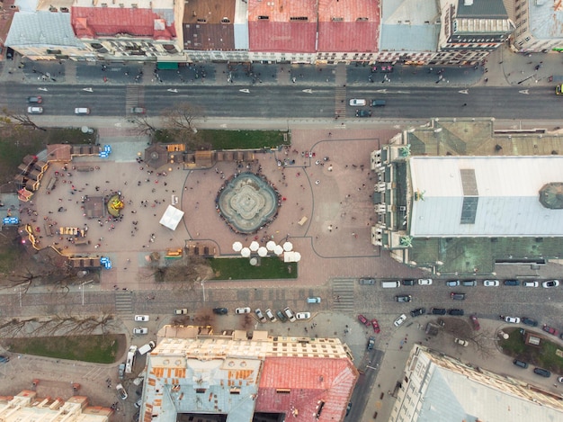 Vista aérea da praça antes do antigo edifício europeu.