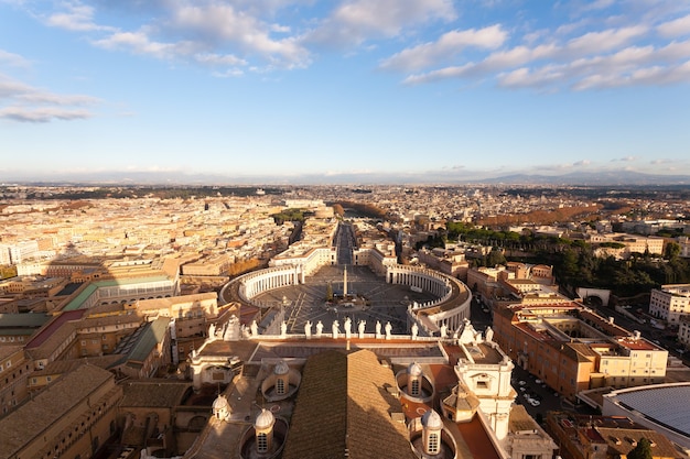 Vista aérea da praça são pedro, cidade do vaticano. paisagem de roma, itália