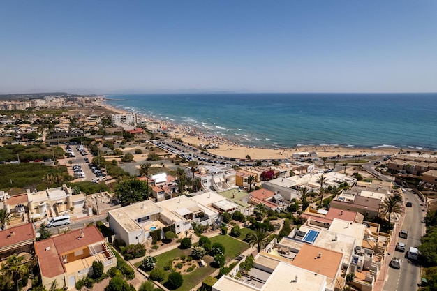 Vista aérea da praia Alicante de Torre La Mata durante o dia ensolarado de verão Costa Blanca Espanha