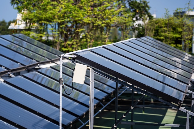 Vista aérea das células solares no telhado