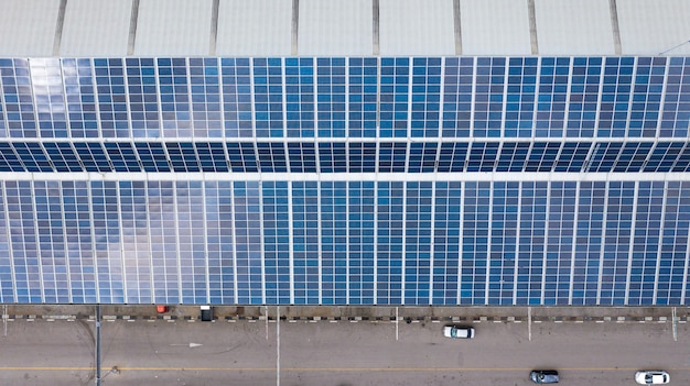 Vista aérea das células solares no telhado