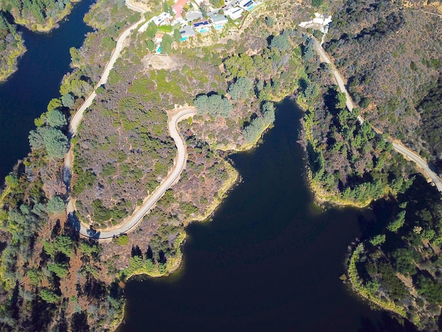 Vista aérea das colinas de hollywood com lago