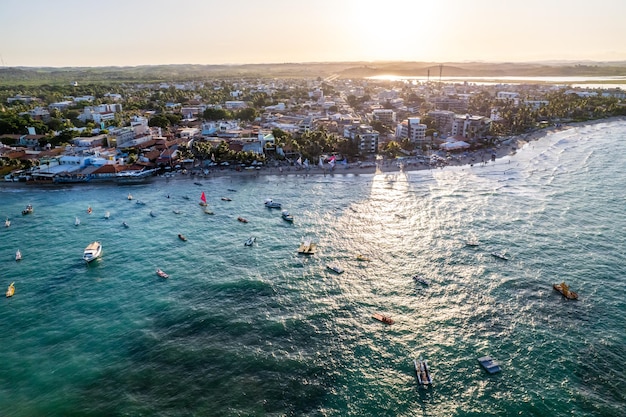 Vista aérea das praias de Porto de Galinhas Pernambuco Brasil Piscinas naturais Ótima cena de praia