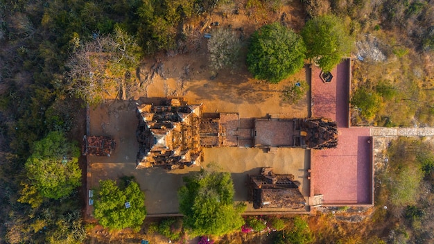 Foto vista aérea das torres cham po klong garai província de ninh thuan vietnã