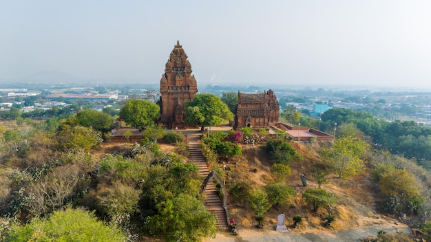 Vista aérea das torres Cham Po Klong Garai província de Ninh Thuan Vietnã