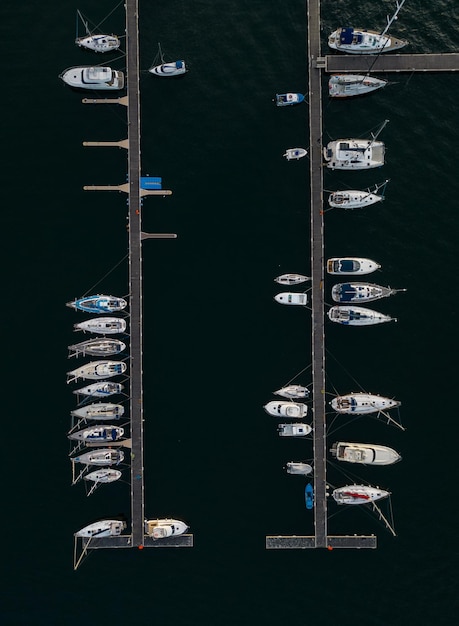 Vista aérea de barcos na marina Sozopol Bulgária