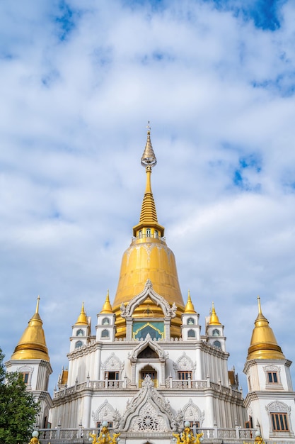 Vista aérea de Buu Long Pagoda na cidade de Ho Chi Minh Um belo templo budista escondido na cidade de Ho Chi Minh no Vietnã Uma arquitetura mista da Índia Mianmar Tailândia Laos e Vietnã
