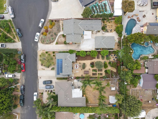Vista aérea de cima da cidade do bairro de Placentia, no norte do Condado de Orange, Califórnia, EUA