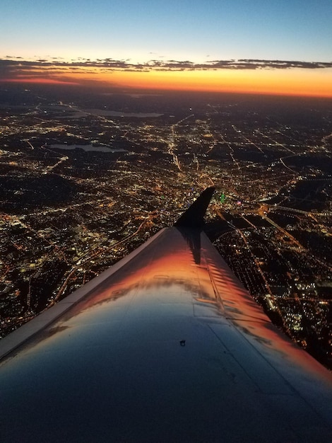 Foto vista aérea de dallas durante o pôr do sol