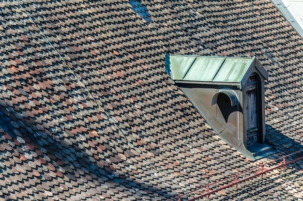 Vista aérea de detalhes arquitetônicos na cidade velha de Genebra, na Suíça