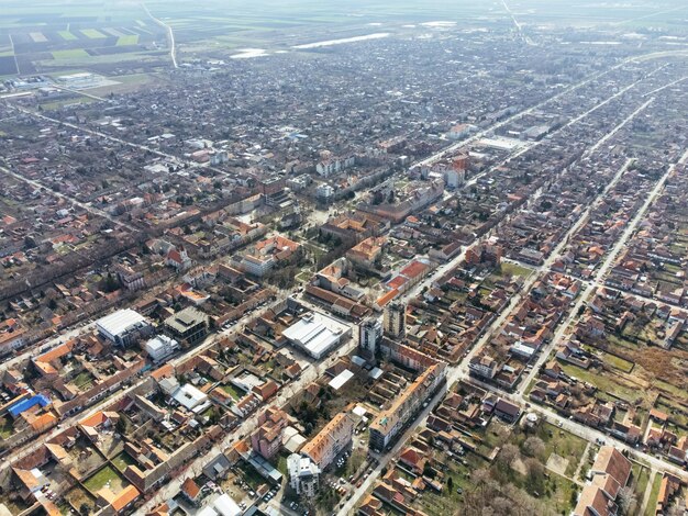 Foto vista aérea de drones da cidade de kikinda, sérvia, europa