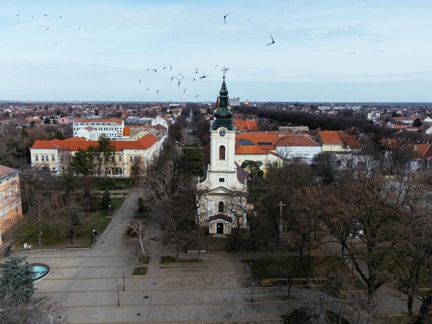 Foto vista aérea de drones da cidade de kikinda, sérvia, europa