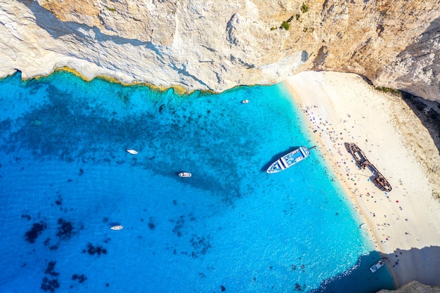 Vista aérea de drones da famosa Praia de Naufrágio Navagio na ilha de Zakynthos Grécia Grécia foto icônica de férias