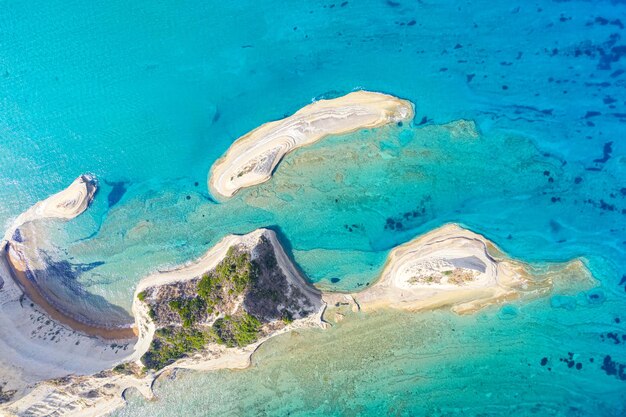 Vista aérea de drones do cabo drastis na ilha de Corfu, Grécia