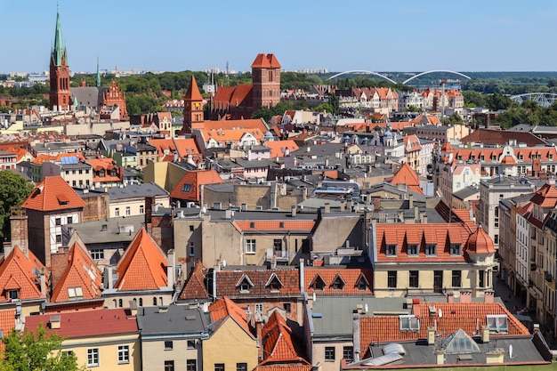 Vista aérea de edifícios históricos da cidade medieval Torun Polônia agosto de 2019