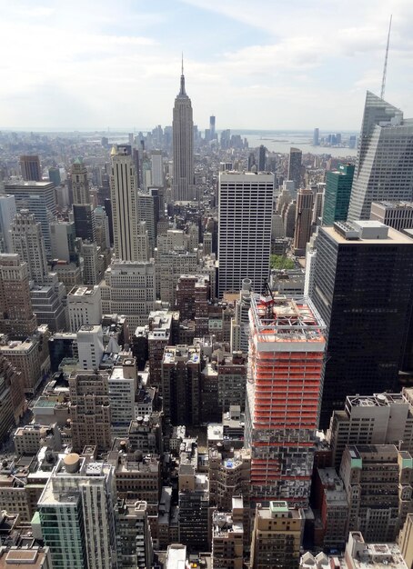 Foto vista aérea de edifícios modernos na cidade contra o céu