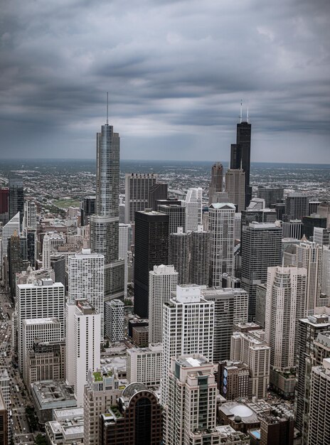 Foto vista aérea de edifícios modernos na cidade contra o céu