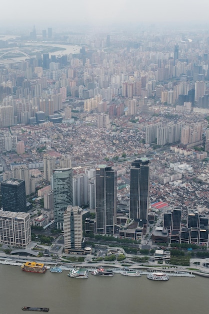 Foto vista aérea de edifícios na cidade contra o céu