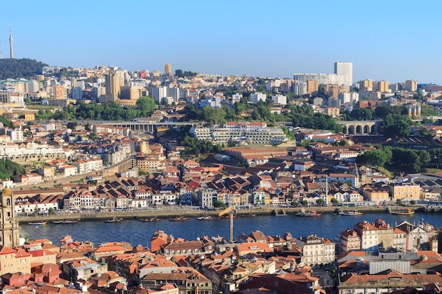 Vista aérea de edifícios na cidade