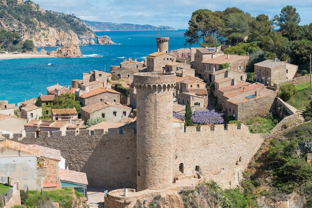 Vista aérea, de, fortaleza, vila, Vella, e, Badia, de, Tossa, baía, em, Tossa, de, mar, catalonia, espanha