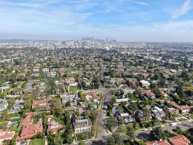 Vista aérea de grandes casas no centro de Los Angeles, Califórnia, EUA