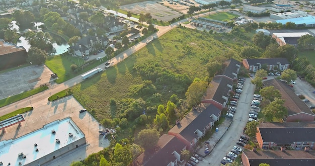 Vista aérea de houston texas desenvolvimento comunitário residencial suburbano perto de intercâmbios freewa