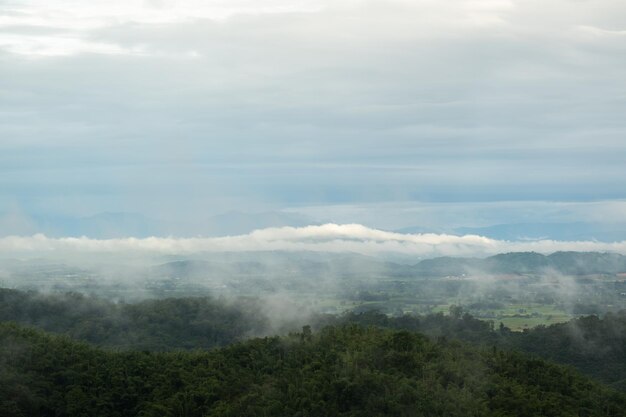 Vista aérea de infinitas pastagens exuberantes de CHIANGRAI. Vista do subdistrito de Mae Ngoen Chiang Saen District Chiang Rai.