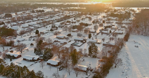 Vista aérea de inverno da cidade de fontes ferventes na carolina do sul, um dia ensolarado de inverno