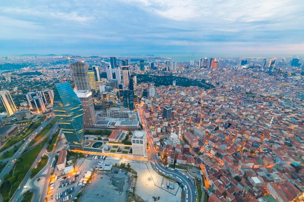 Vista aérea de Istambul nos mostra incrível cena do crepúsculo