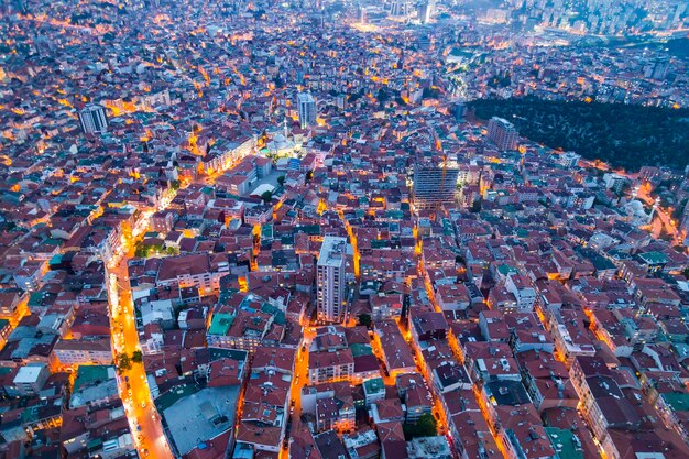 Vista aérea de istambul nos mostra incrível cena do crepúsculo