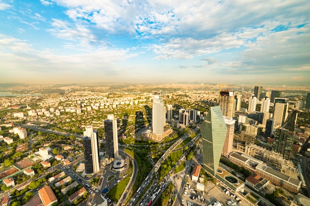 Vista aérea de Istambul nos mostra uma incrível cena do pôr do sol