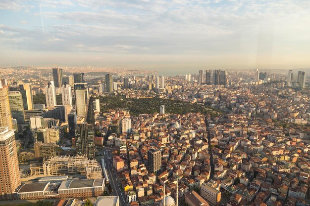 Vista aérea de Istambul nos mostra uma incrível cena do pôr do sol