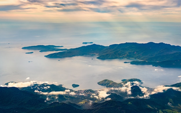 Vista aérea de mangaratiba, no estado brasileiro do rio de janeiro