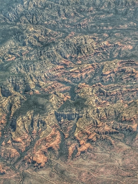 Vista aérea de montanhas rochosas no Parque Estadual Red Rocks