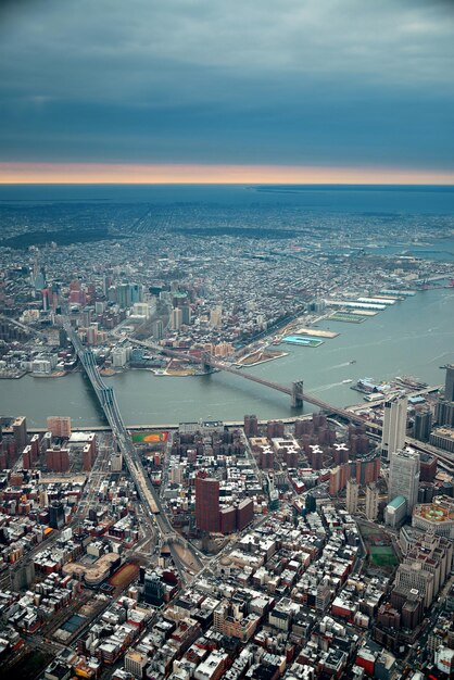 Vista aérea de Nova York Manhattan com East River e pontes