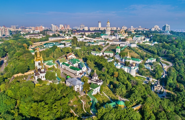 Vista aérea de Pechersk Lavra em Kiev. Um site na Ucrânia