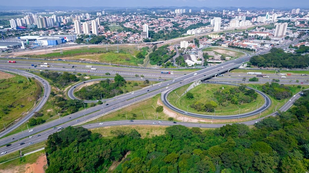 Vista aérea de São José dos Campos São Paulo Brasil Vista da interligação rodoviária