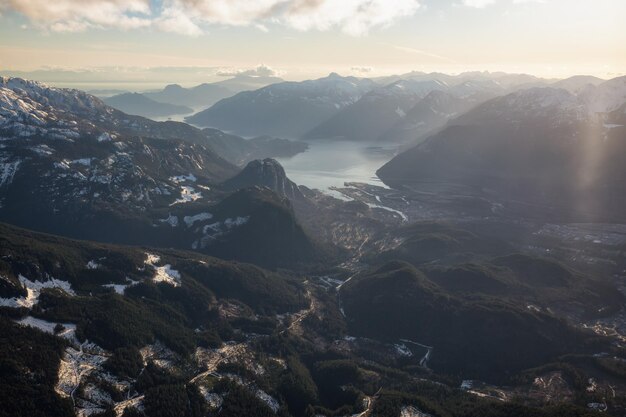 Vista aérea de squamish city bc canadá