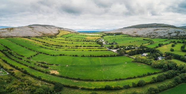 Vista aérea de The Burren na Irlanda